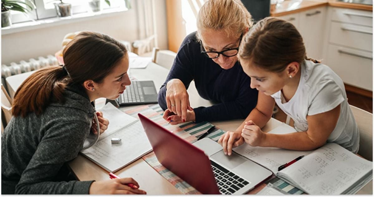 How to Get a Free Government Phone and Internet Service as a Low-Income Student