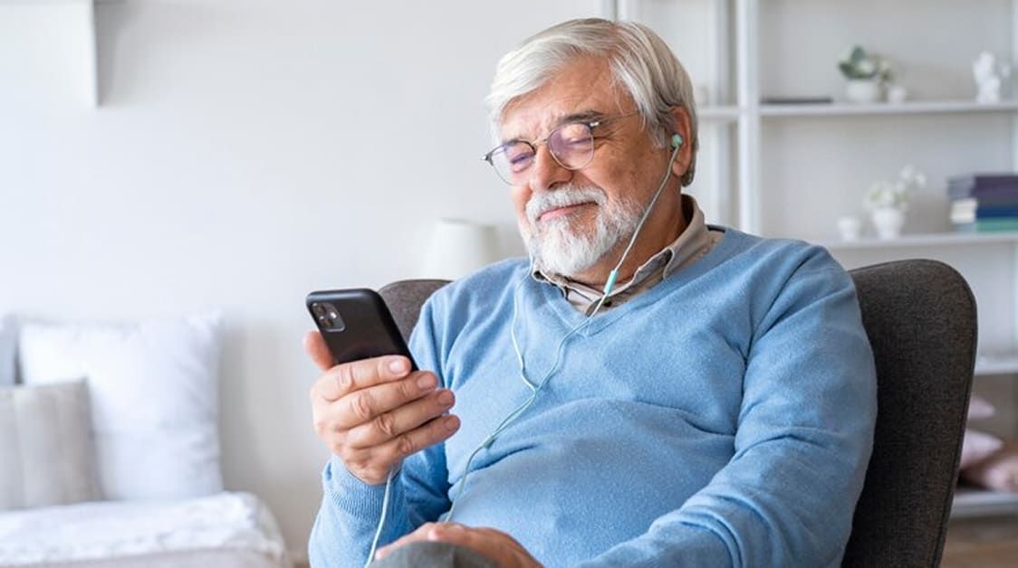 How Can Seniors Apply for California's Lifeline Free Cell Phone Program